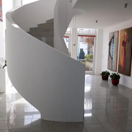 Lichtdurchflutetes Atelierhaus Mit Skulpturenpark Bed & Breakfast