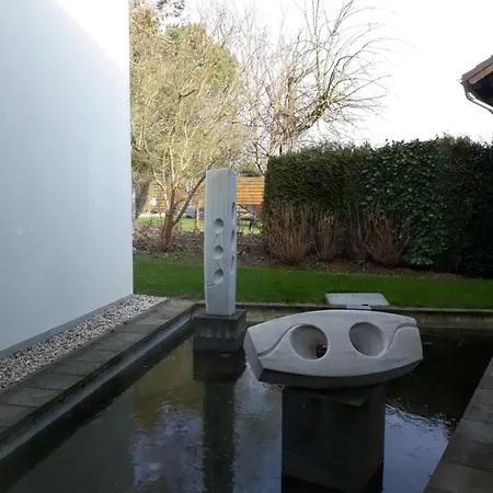 Lichtdurchflutetes Atelierhaus Mit Skulpturenpark Bed & Breakfast